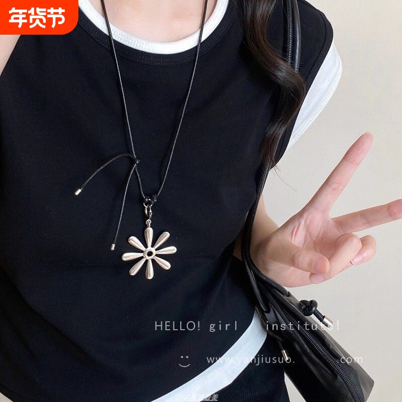 韩系银色花朵吊坠项链女2025新款简约小众设计百搭长款皮绳毛衣链