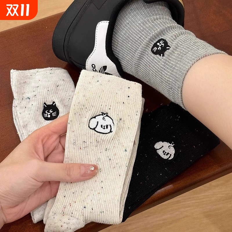 袜子女中筒春夏季棉袜卡通可爱学生长袜夏季黑色白色时尚灰色刺绣