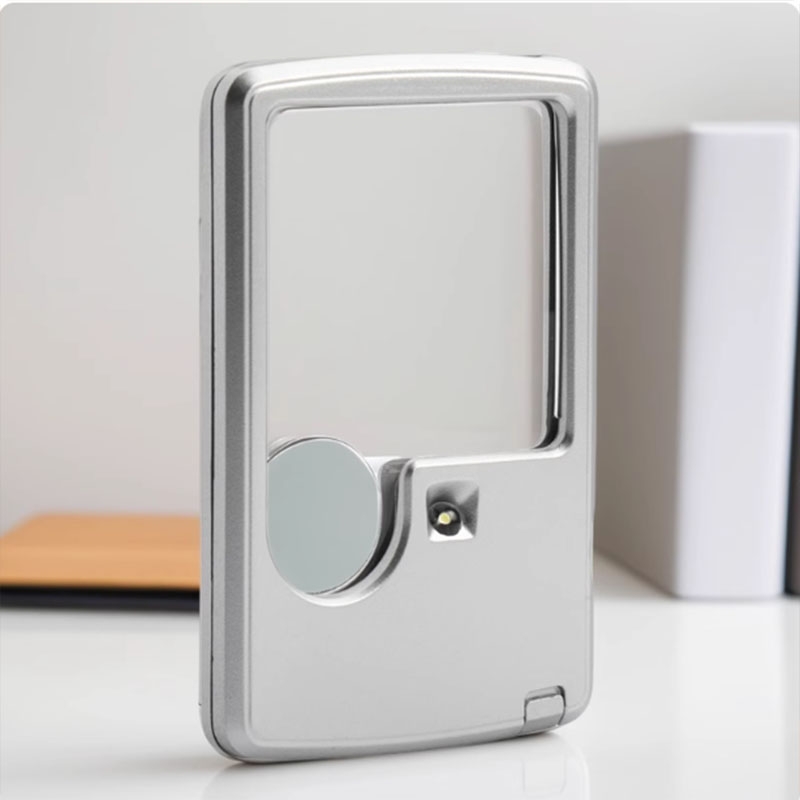 随身便携式多功能20倍卡片式放大镜高清老人阅读高倍带led灯看书家用带灯手持字体放大器方形