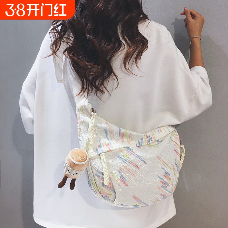 大容量帆布包包女2025新款通勤斜挎包运动旅游骑行饺子包条纹单肩