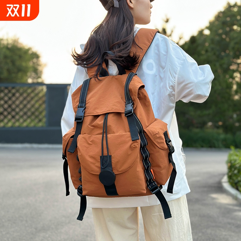 户外徒步登山包女士新款轻便旅游大容量双肩包高颜值防水旅行背包 - 封面