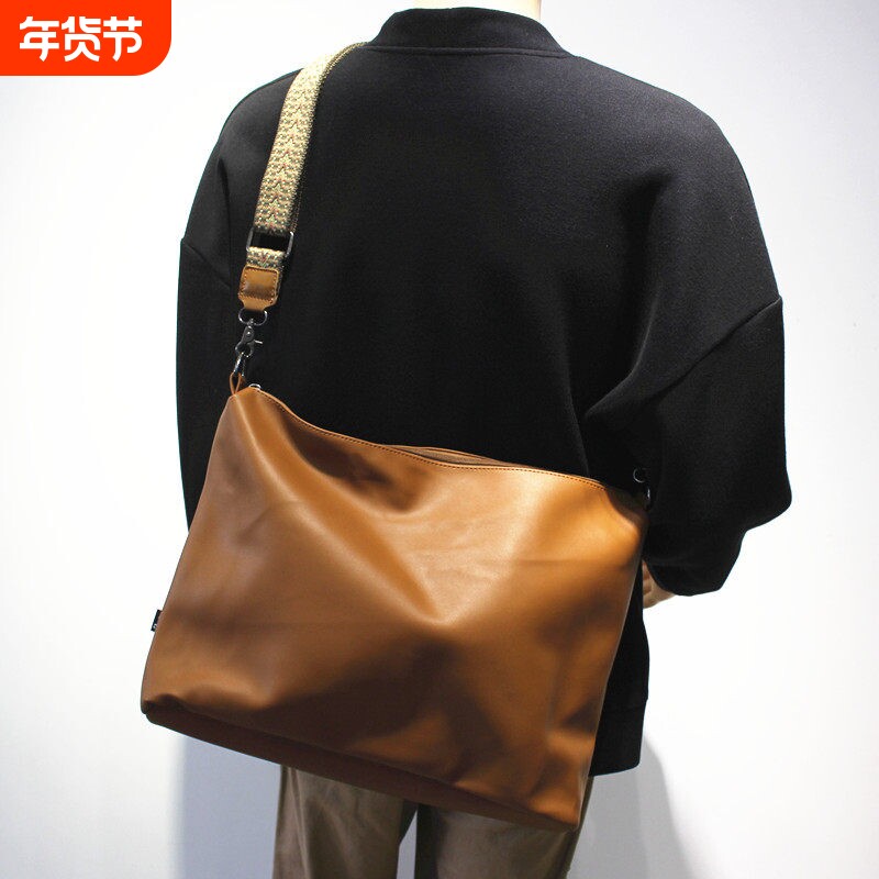 潮新款大容量斜挎包健身包男士软皮时尚单肩包简约潮流男包旅行包