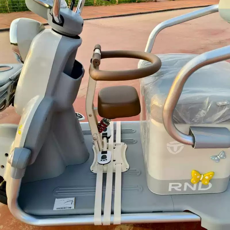 小空间休闲三轮车儿童座椅前置电动三轮车宝宝婴幼儿安全坐椅新款