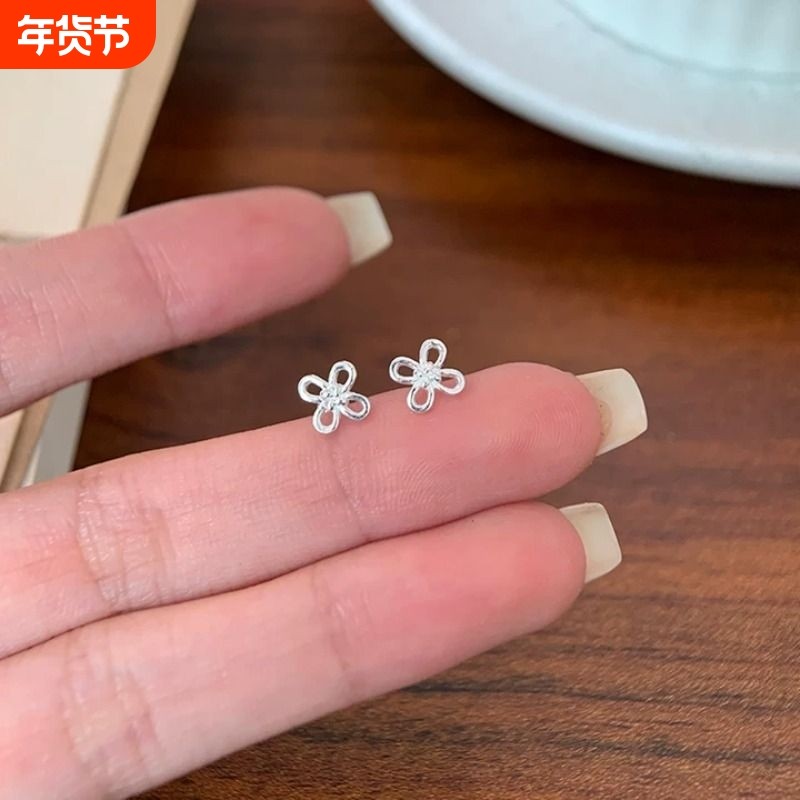 s925纯银花花耳钉女小巧精致耳环高级感螺丝耳饰养耳洞免摘花朵