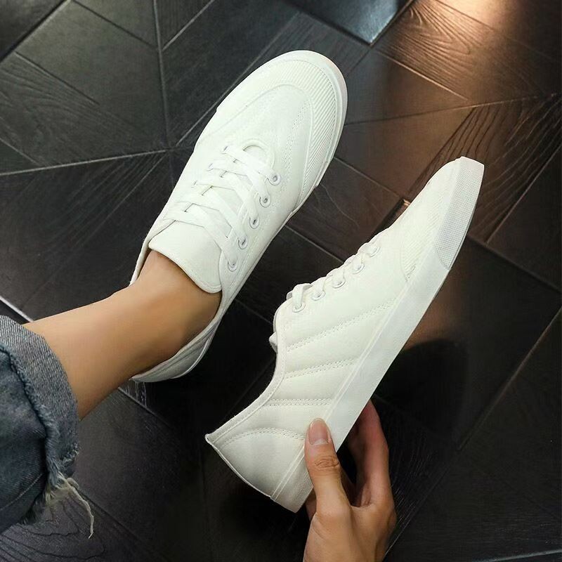 2026夏季新款小白鞋情侣帆布鞋男学生韩版百搭系带低帮潮流板鞋男