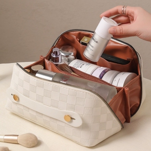 高端化妆包女2026新款便携式大容量收纳包旅行洗漱包小分区防水