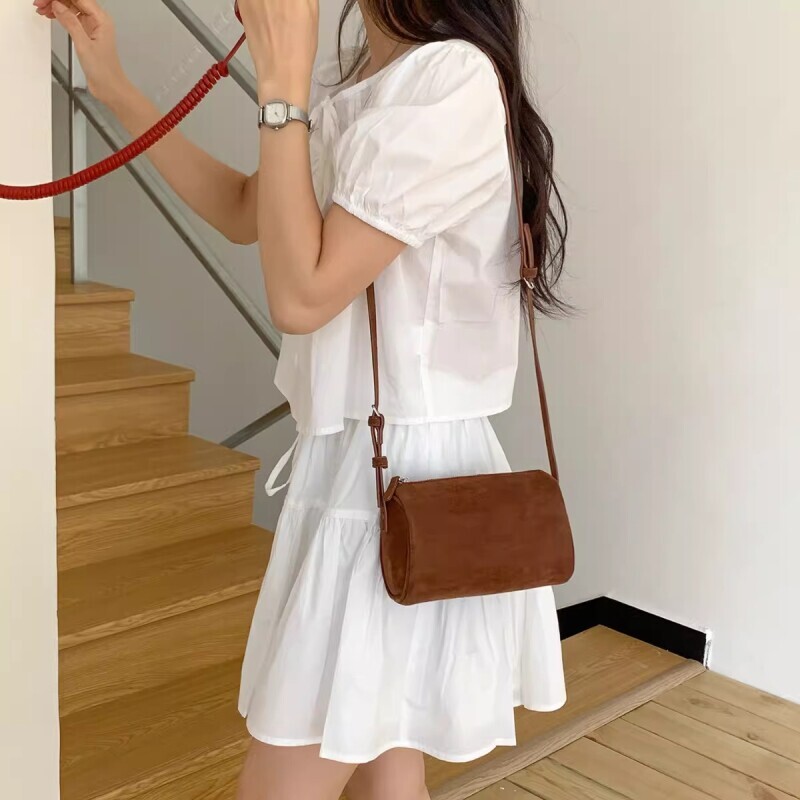 包包斜挎包女士2026新款时尚百搭单肩水桶包轻便手工饺子贝壳编织图片