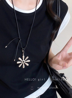 韩系银色花朵吊坠项链女2025新款简约小众设计百搭长款皮绳毛衣链