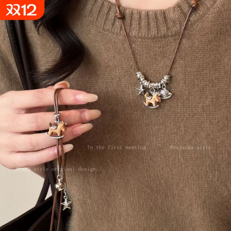 复古小马吊坠项链女2025新款秋冬长毛衣链时尚独特气质本命年配饰