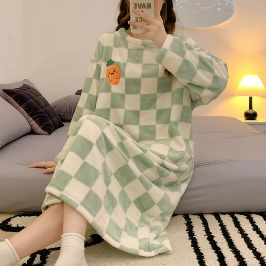 新款睡裙法兰绒女冬季长袖睡衣珊瑚绒休闲网红风格子女学生家居服