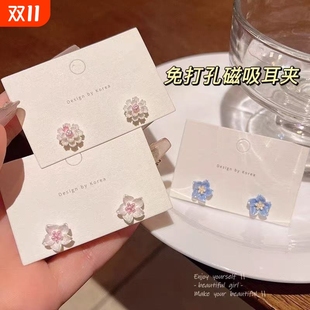 新款 百搭耳饰 2025年山茶花磁吸耳夹ins无耳洞小巧精致耳钉女个性