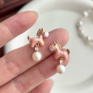 梦幻粉色「生肖马」珍珠之韵吊坠耳环女2026年本命年耳饰绝美耳坠
