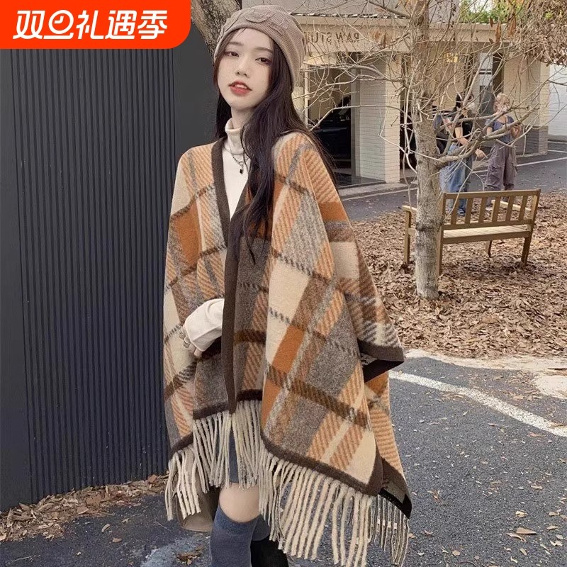 美拉格子披肩女外搭百搭秋冬季仿羊绒保暖围巾斗篷厚披风枫叶圣诞