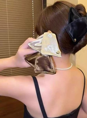 缎面贝壳三角抓夹2026新款高级感饱满后脑勺高马尾发夹头饰女黑色