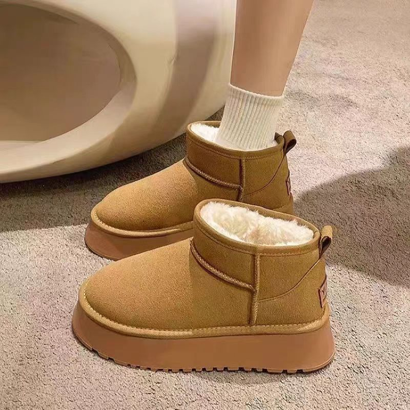 厚底防滑雪地靴女2025年新款冬季保暖面包鞋一脚蹬加绒鞋子黑色