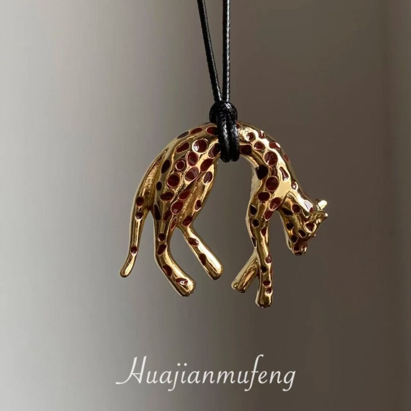 独特野性魅力~黑金钱豹吊坠项链女时髦老钱风长款毛衣链辣妹配饰