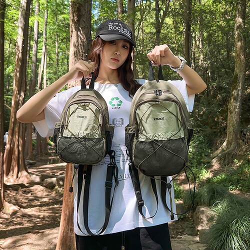 2025旅行轻便双肩包登山徒步新款背包高中生多功能胸包防水撞色