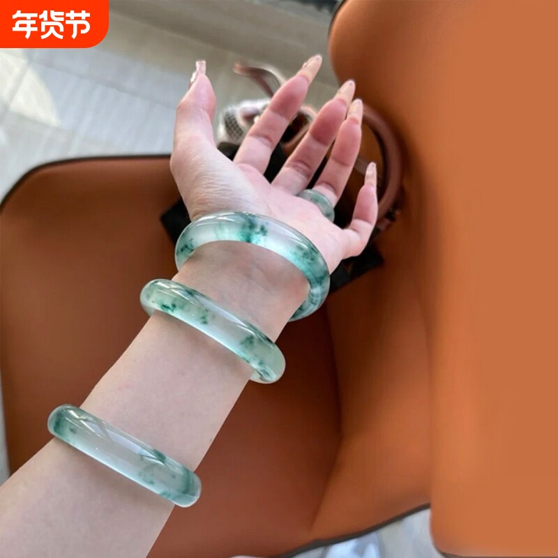 高冰飘花岫玉翡翠平替玉石手镯高档珠宝女款翡翠手镯冰飘花镯子