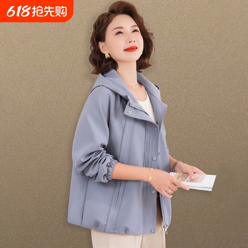 小个子妈妈春秋外套宽松大码中老年女秋装短款风衣夹克贵夫人上衣