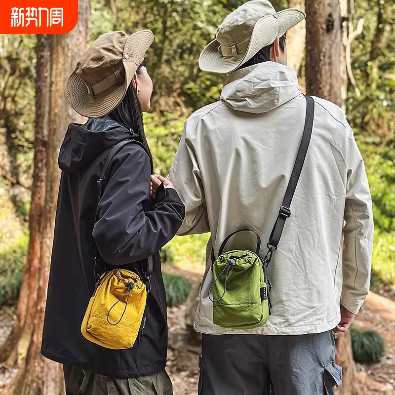 户外徒步便携水壶包包轻量化斜挎小包包运动手机包多功能随身小包