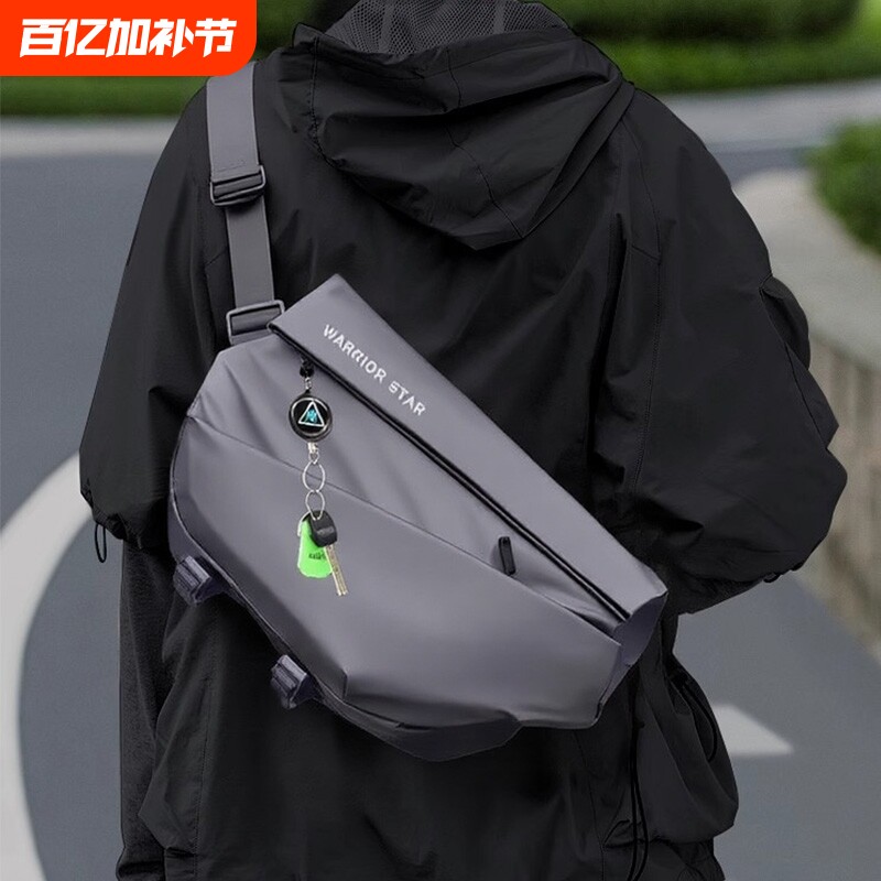 男生大容量旅行单肩包男士运动通勤包2025新款骑行斜挎包男款防水