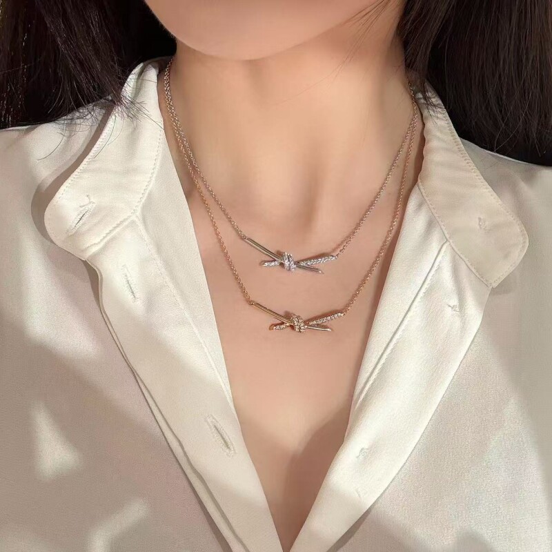 高定无压力顶级品质镶钻绳结项链女交叉蝴蝶结锁骨链女925银玫