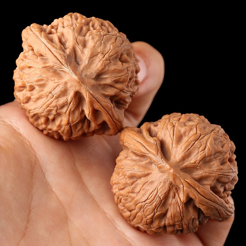 文玩核桃涞水宫灯玉玺狮子头配对上手盘捻红男女随身把件野生手把