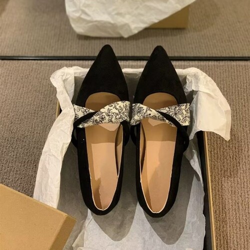 意尔康心选尖头浅口法式玛丽珍鞋女2026秋新款森女复古磨砂一脚蹬
