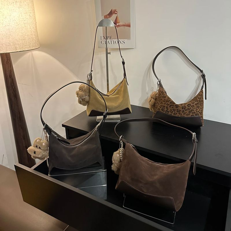 伊布古奇豹纹斜跨包包女2025秋冬新款复古磨砂单肩腋下小众通勤包