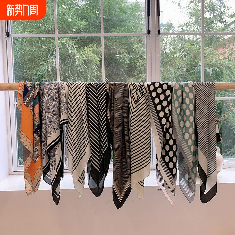 丝巾方巾2025新款高级感配饰薄款围脖围巾仿真丝小方波点红色蓝色