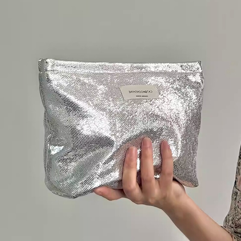 爆闪手拿包新款化妆包大容量洗漱包外出收纳包整理袋便携粉色银色