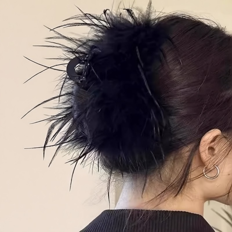 2025新款黑色羽毛抓夹女气质鸵鸟毛大号后脑勺头饰发饰鲨鱼夹发卡