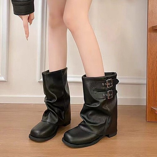 意尔康心选大筒围皮带扣裤管靴女2026年新款粗跟复古褶皱瘦瘦堆堆