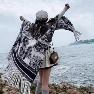 2024百搭羊绒围巾秋冬季新款女水墨画高级感黑白斗篷披肩格纹新年