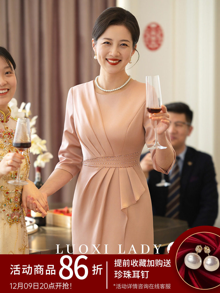 여자는 약혼했다 시어머니 웨딩드레스 시어머니를 위한 고급 가을 겨울 웨딩드레스 기질 드레스 젊은 웨딩드레스