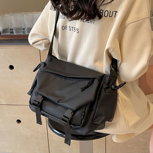 曼普森机能工装斜挎包通勤邮差包