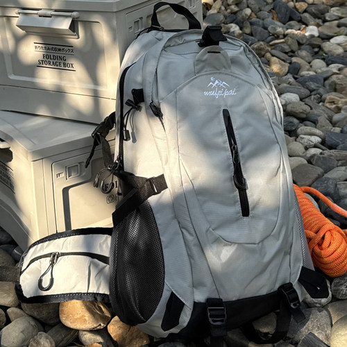 户外徒步登山包大容量轻便女运动风双肩包百搭旅行防水骑行背包男