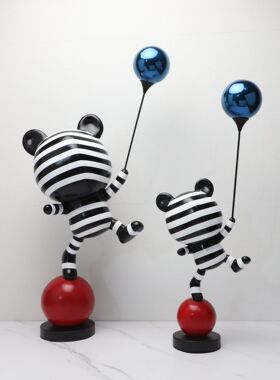 现代简约条纹气球熊摆件卡通雕塑样板房客厅落地大堂轻奢树脂饰品