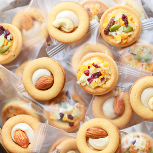 坚果披萨小饼巴旦木牛扎夹心小饼干多口味高颜值独立包装网红零食