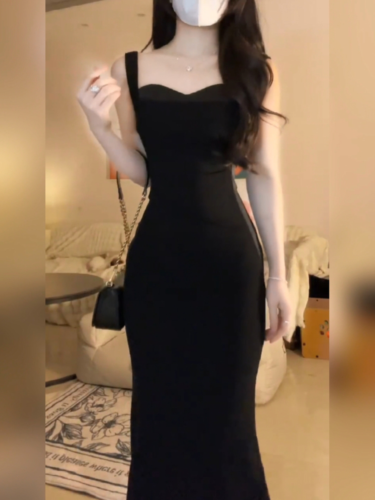 法式赫本风黑色吊带连衣裙
