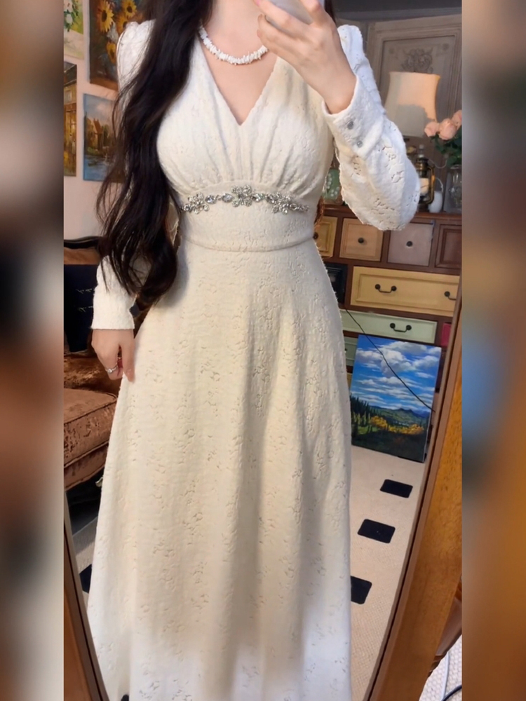 法式温柔风重工钉珠v领连衣裙