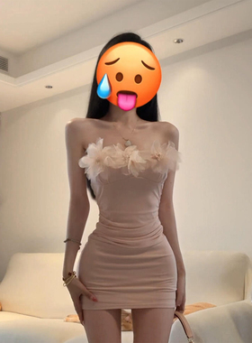 XZY 微胖纯欲性感立体花朵抹胸连衣裙女25年冬季褶皱收腰包臀短裙