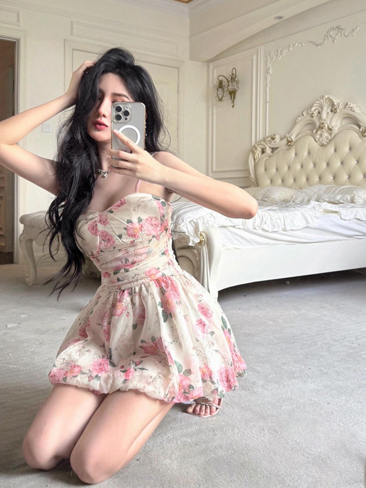 胖mm茶歇甜美碎花吊带连衣裙女夏季设计感度假风收腰蓬蓬花苞短裙,女装/女士精品,大码连衣裙,淘宝优惠券,粉丝福利购,淘宝优惠卷