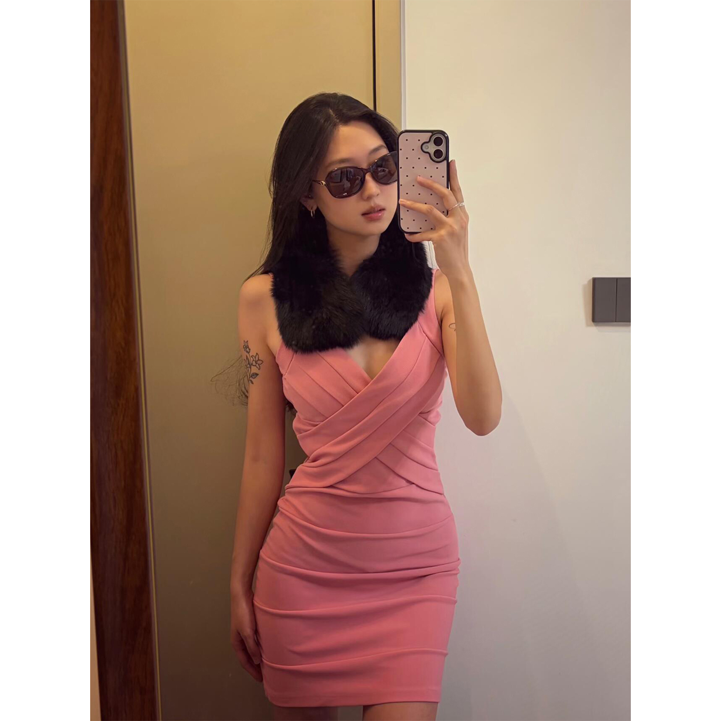 微胖御姐性感V领交叉露肩连衣裙