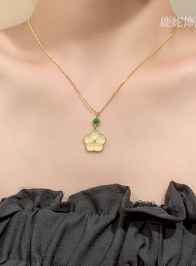 和田玉花朵吊坠女款新款爆款