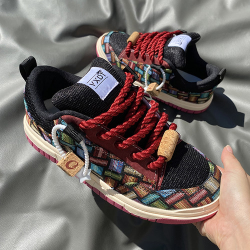 原创小众设计新款酒红格纹面包鞋