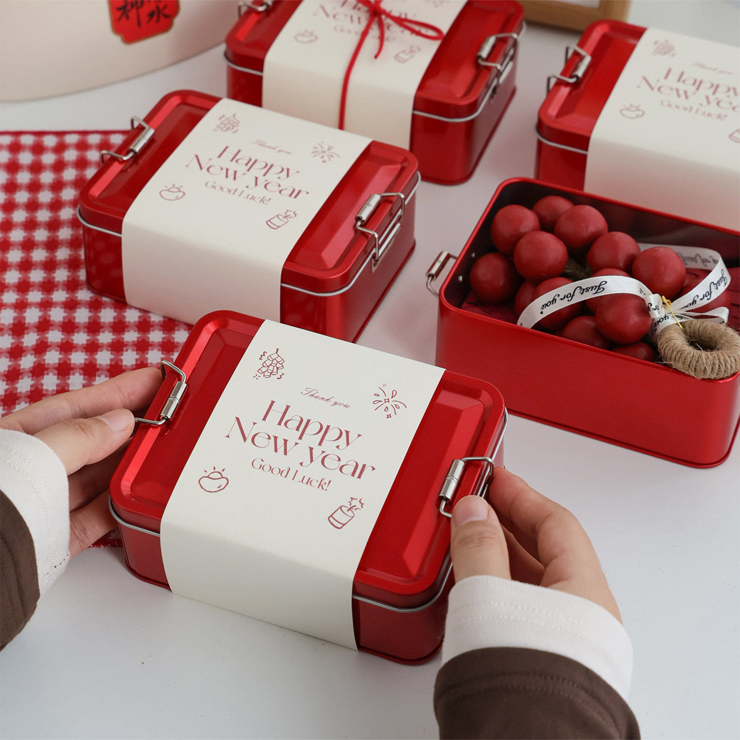 新年礼盒凤梨酥锁扣铁盒子凤梨酥复古饼干喜糖点心包装空盒马口铁