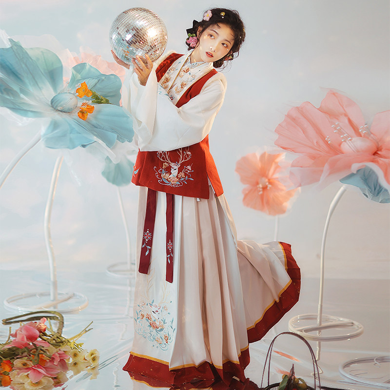耀春林间鹿原创明制拜年汉服女中国风马面裙比甲三件套秋冬季过年