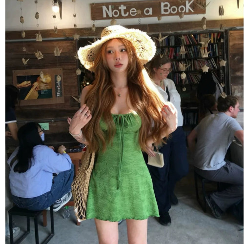 泰兰德海边度假多巴胺绿色吊带连体裙式泳衣女夏小个子收腰辣妹女