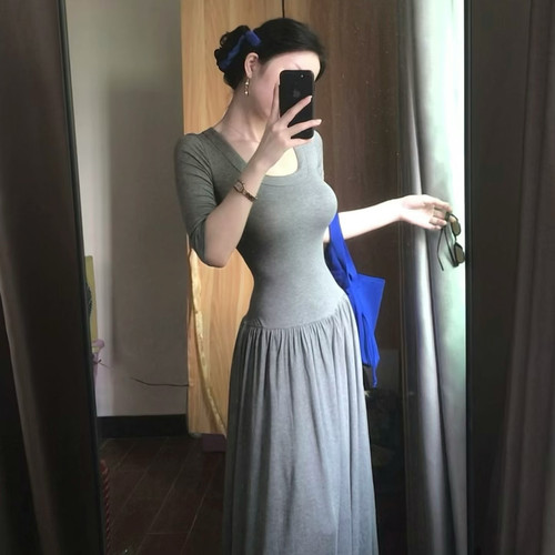 灰色修身半袖长裙显瘦裙子女夏季爆款2026新款女长裙高级感连衣裙